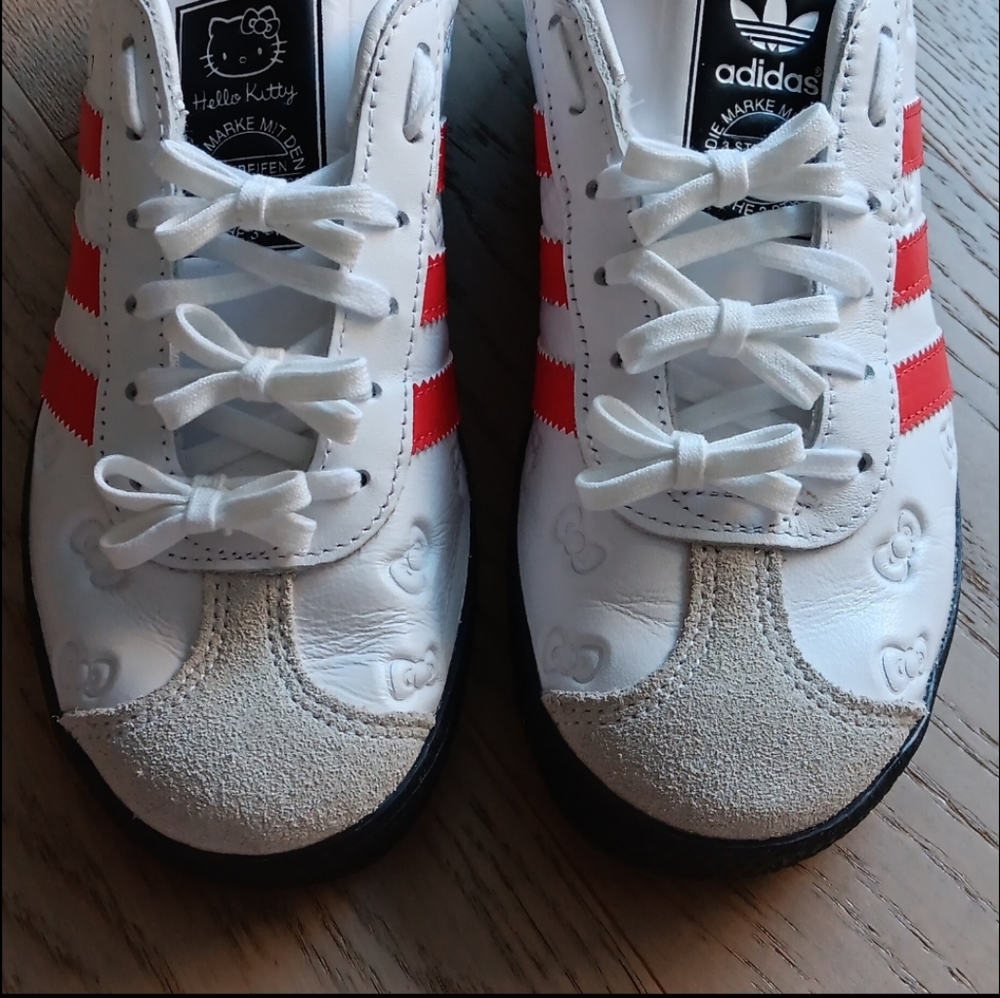 NEW HELLO KITTY Limited Edition Adidas Gazelle Size 4Y or 6-6.5 W - Picture 3 of 13